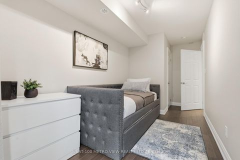 Photo 12 at 102 - 3 Applewood Lane, Etobicoke West Mall, Toronto