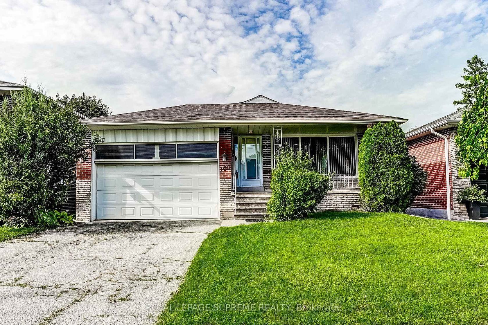 100 Summitcrest Drive, Richview, Toronto photo 4
