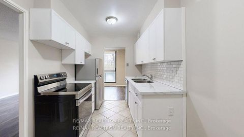 Photo 7 at 212 - 350 Seneca Hill Drive, Don Valley Village, Toronto