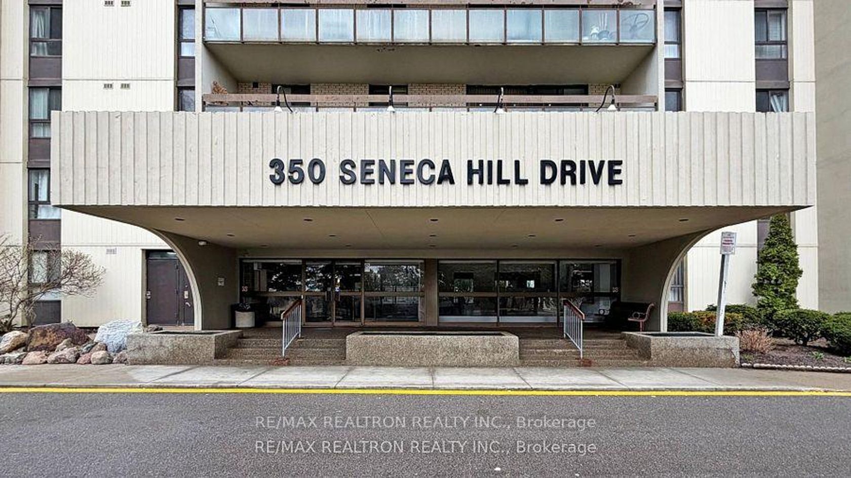 212 - 350 Seneca Hill Drive, Don Valley Village, Toronto photo 3