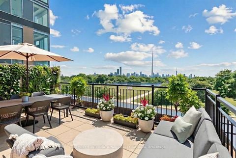 Photo 1 at TH1 - 288 St Clair Avenue W, Forest Hill South, Toronto