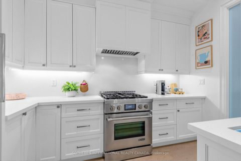 Photo 13 at TH1 - 288 St Clair Avenue W, Forest Hill South, Toronto
