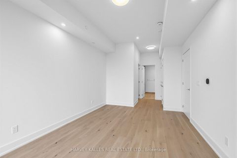 Photo 14 at LPH4 - 8 Manor Road W, Mount Pleasant West, Toronto