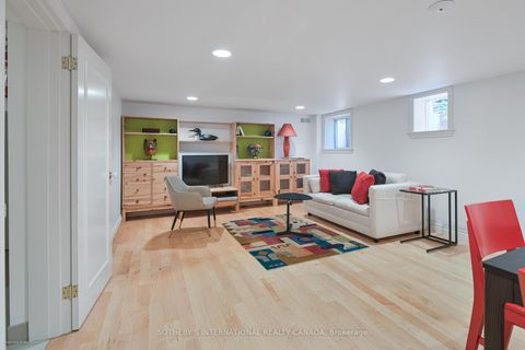 Photo 30 at 186 Rosedale Heights Drive, Moore Park, Toronto