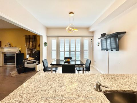 Photo 11 at 2 Redmond Drive, Patterson, Vaughan