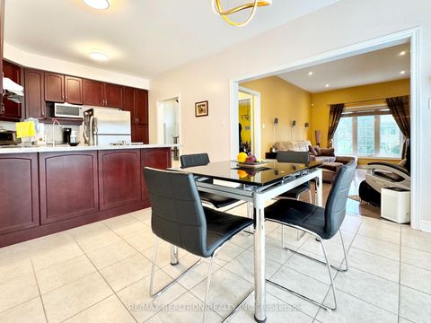 Photo 12 at 2 Redmond Drive, Patterson, Vaughan