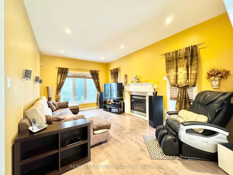 Photo 15 at 2 Redmond Drive, Patterson, Vaughan