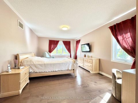 Photo 22 at 2 Redmond Drive, Patterson, Vaughan