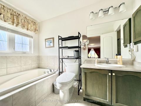 Photo 26 at 2 Redmond Drive, Patterson, Vaughan