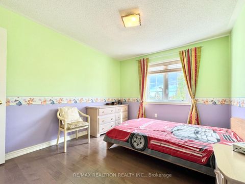 Photo 31 at 2 Redmond Drive, Patterson, Vaughan