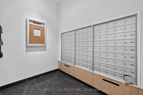 Photo 4 at 702 - 2 Augusta Avenue, Waterfront Communities C1, Toronto