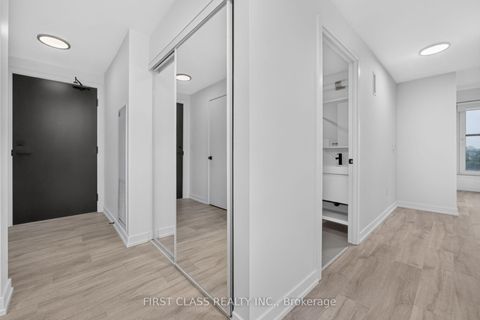 Photo 7 at 702 - 2 Augusta Avenue, Waterfront Communities C1, Toronto