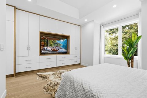 Photo 16 at 194 Sheldrake Boulevard, Mount Pleasant East, Toronto