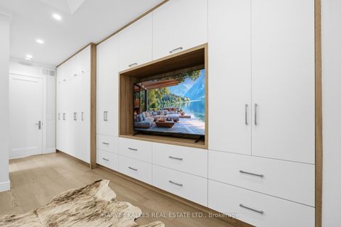 Photo 18 at 194 Sheldrake Boulevard, Mount Pleasant East, Toronto