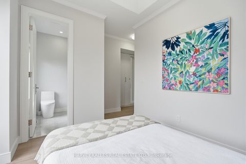 Photo 23 at 194 Sheldrake Boulevard, Mount Pleasant East, Toronto