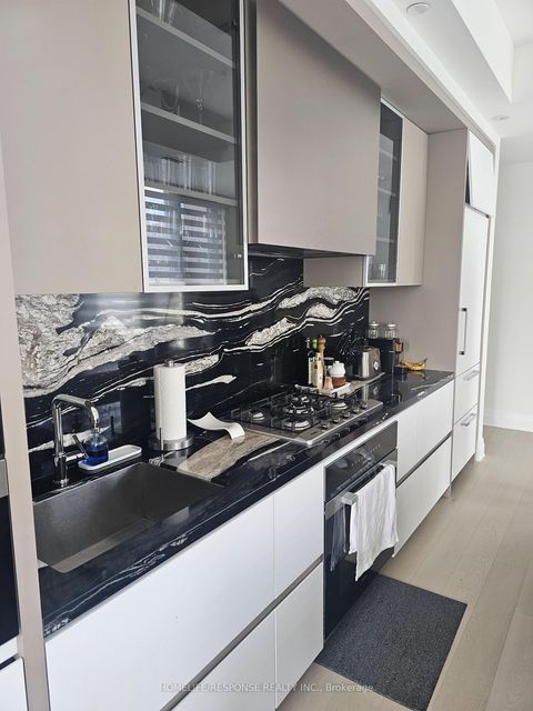 Photo 4 at 703 - 2 FOREST HILL Road, Casa Loma, Toronto