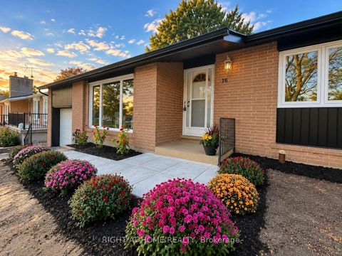 Photo 2 at 16 Ptarmigan Crescent, Donalda, Toronto