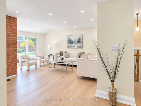Photo 8 at 16 Ptarmigan Crescent, Donalda, Toronto