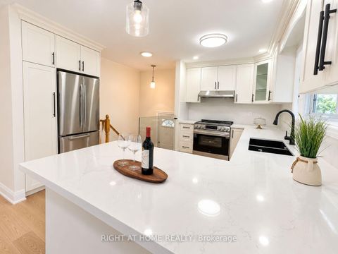 Photo 14 at 16 Ptarmigan Crescent, Donalda, Toronto