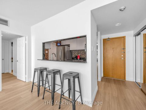 Photo 3 at 606 - 99 Harbour Square, Waterfront Communities C1, Toronto