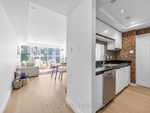Photo 4 at 606 - 99 Harbour Square, Waterfront Communities C1, Toronto