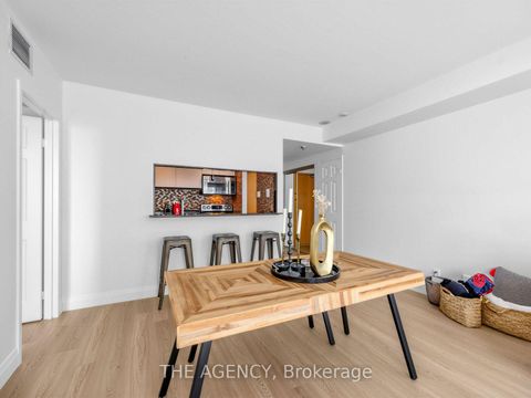 Photo 5 at 606 - 99 Harbour Square, Waterfront Communities C1, Toronto