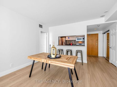 Photo 8 at 606 - 99 Harbour Square, Waterfront Communities C1, Toronto