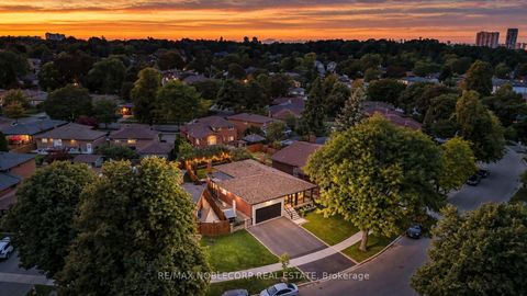Photo 2 at 34 Ridgemount Road, Humber Heights, Toronto