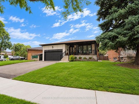 Photo 4 at 34 Ridgemount Road, Humber Heights, Toronto