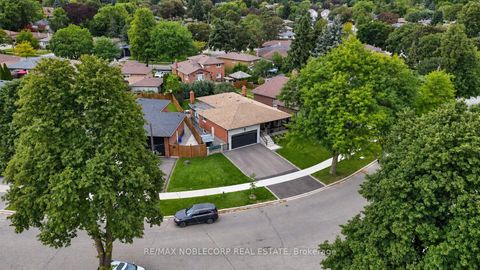 Photo 7 at 34 Ridgemount Road, Humber Heights, Toronto