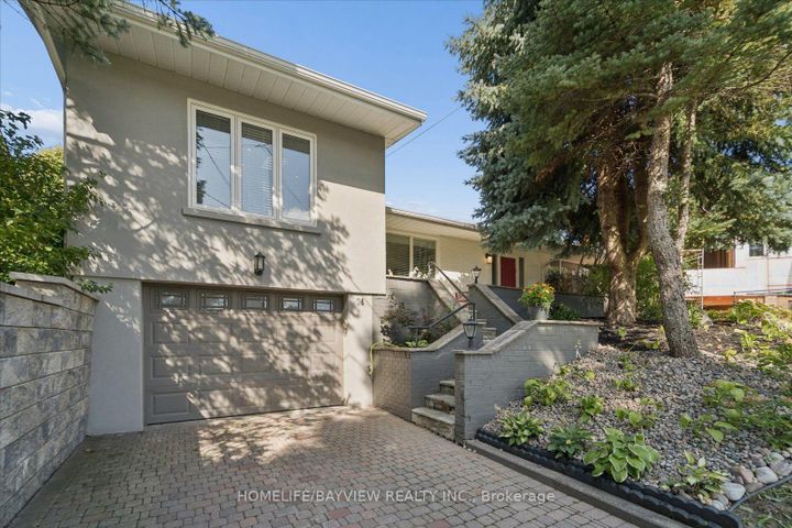 Photo 1 at 24 Ravenscroft Circle, Bayview Village, Toronto