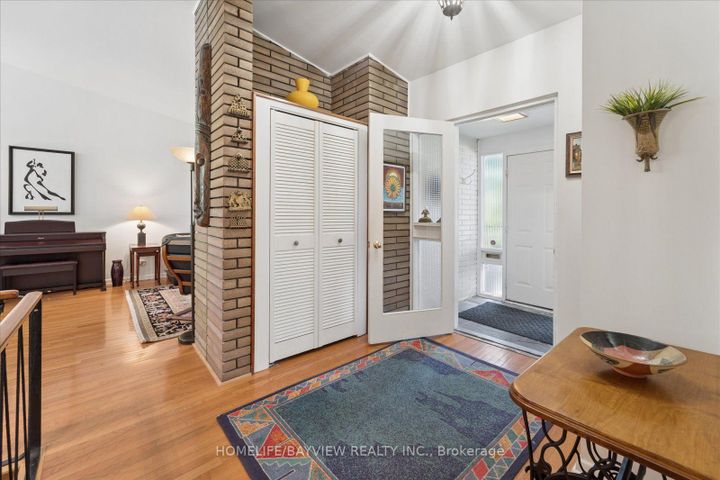 Photo 4 at 24 Ravenscroft Circle, Bayview Village, Toronto