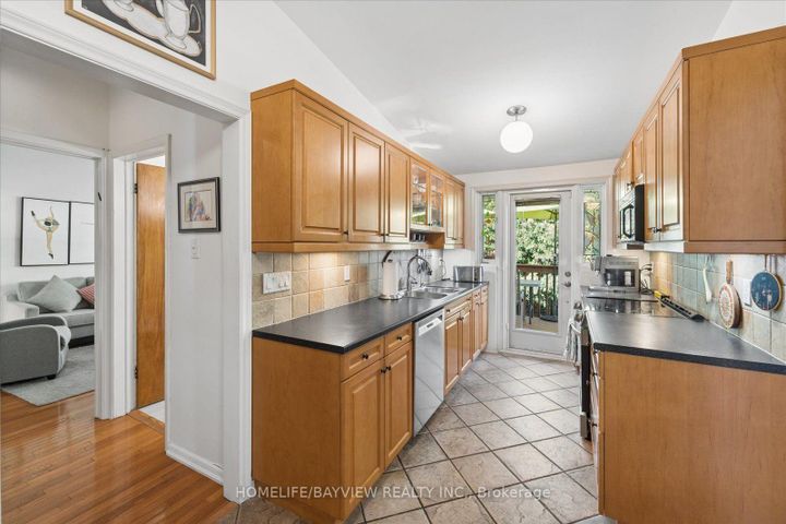 Photo 10 at 24 Ravenscroft Circle, Bayview Village, Toronto