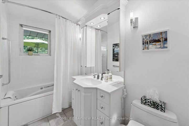 Photo 16 at 24 Ravenscroft Circle, Bayview Village, Toronto