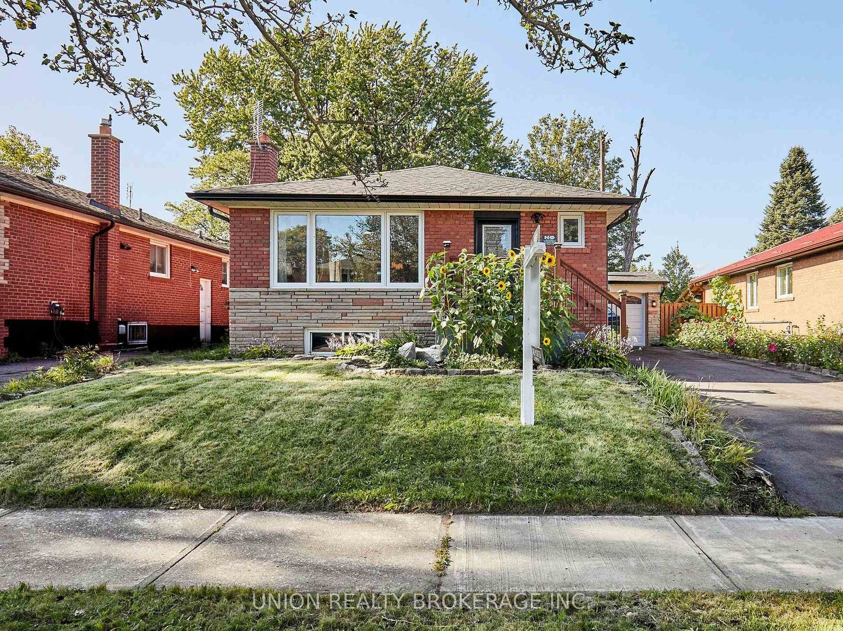 40 Rochman Boulevard, Woburn, Toronto photo number 2