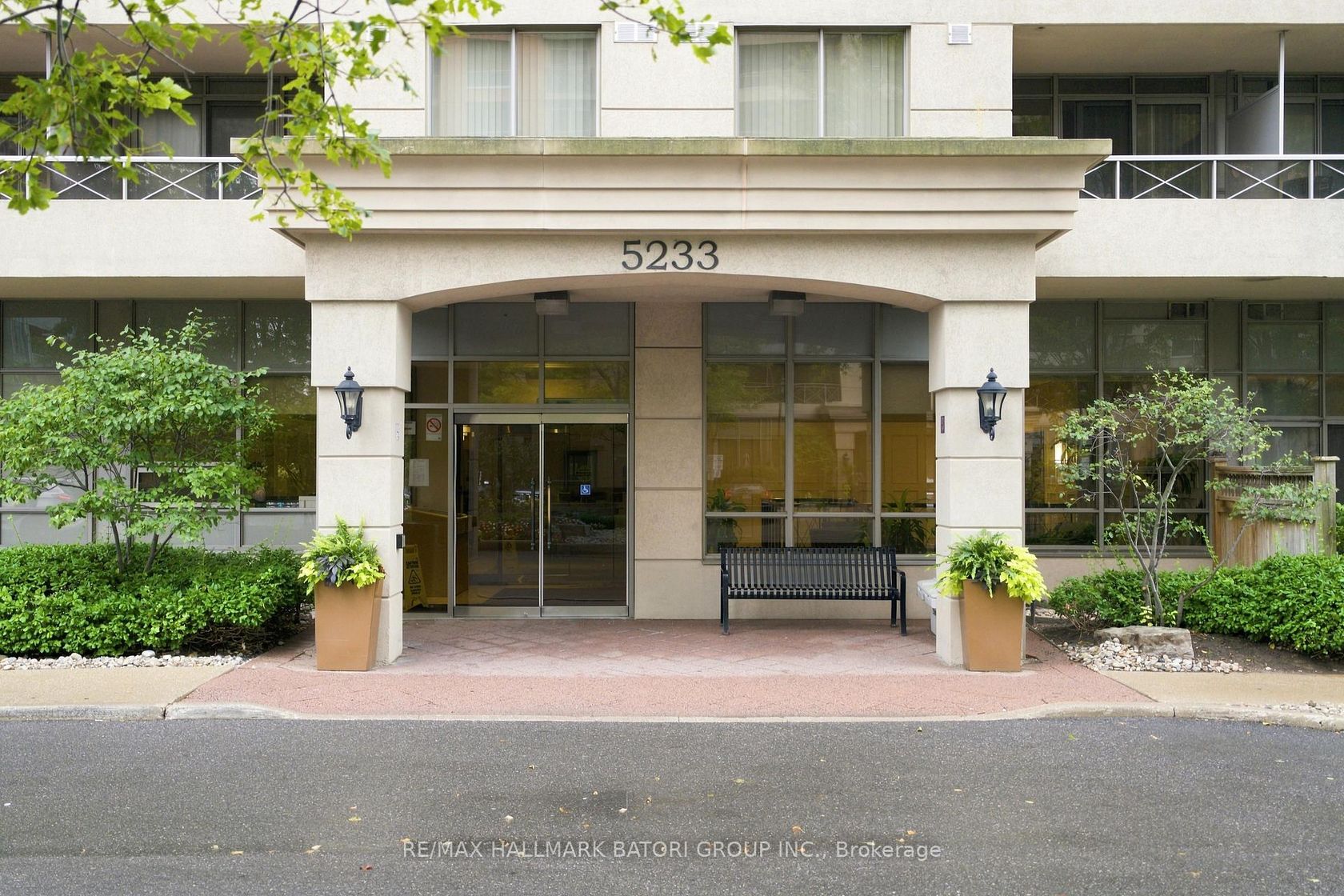 316 - 5233 Dundas Street W, City Centre West, Toronto 