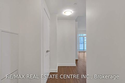 Photo 1 at 706 - 30 Ordnance Street, Niagara, Toronto