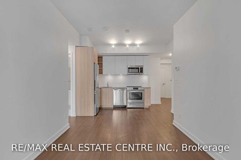 Photo 9 at 706 - 30 Ordnance Street, Niagara, Toronto