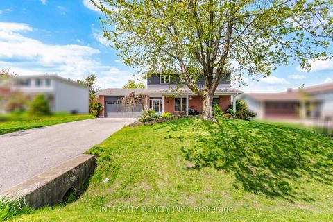 Photo 1 at 2262 Webb Street, Stroud, Innisfil
