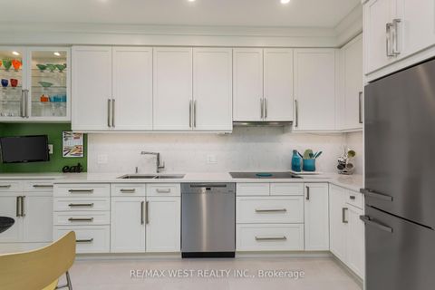 Photo 5 at 3 - 175 Grand Avenue, Queensway, Toronto
