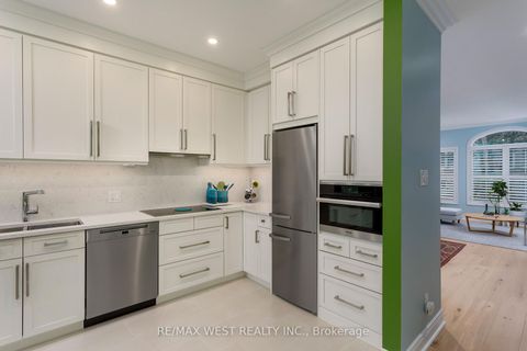 Photo 7 at 3 - 175 Grand Avenue, Queensway, Toronto
