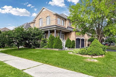 Photo 3 at 184 Ivy Glen Drive, Patterson, Vaughan