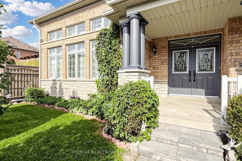 Photo 5 at 184 Ivy Glen Drive, Patterson, Vaughan
