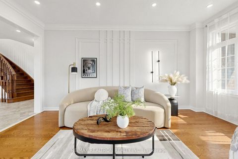Photo 7 at 184 Ivy Glen Drive, Patterson, Vaughan