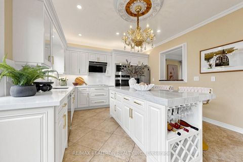 Photo 15 at 184 Ivy Glen Drive, Patterson, Vaughan