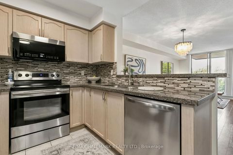 Photo 8 at 418 - 1733 Queen Street E, The Beaches, Toronto