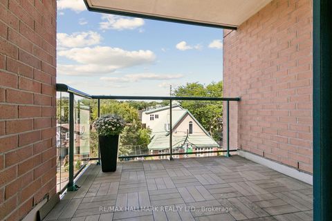 Photo 13 at 418 - 1733 Queen Street E, The Beaches, Toronto