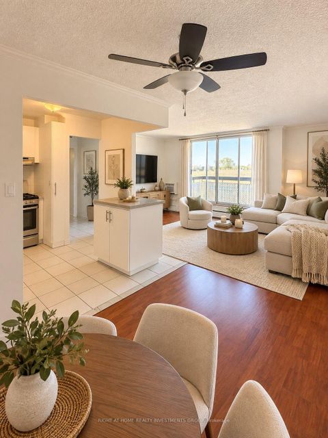 Photo 2 at 506 - 895 Kennedy Road, Ionview, Toronto