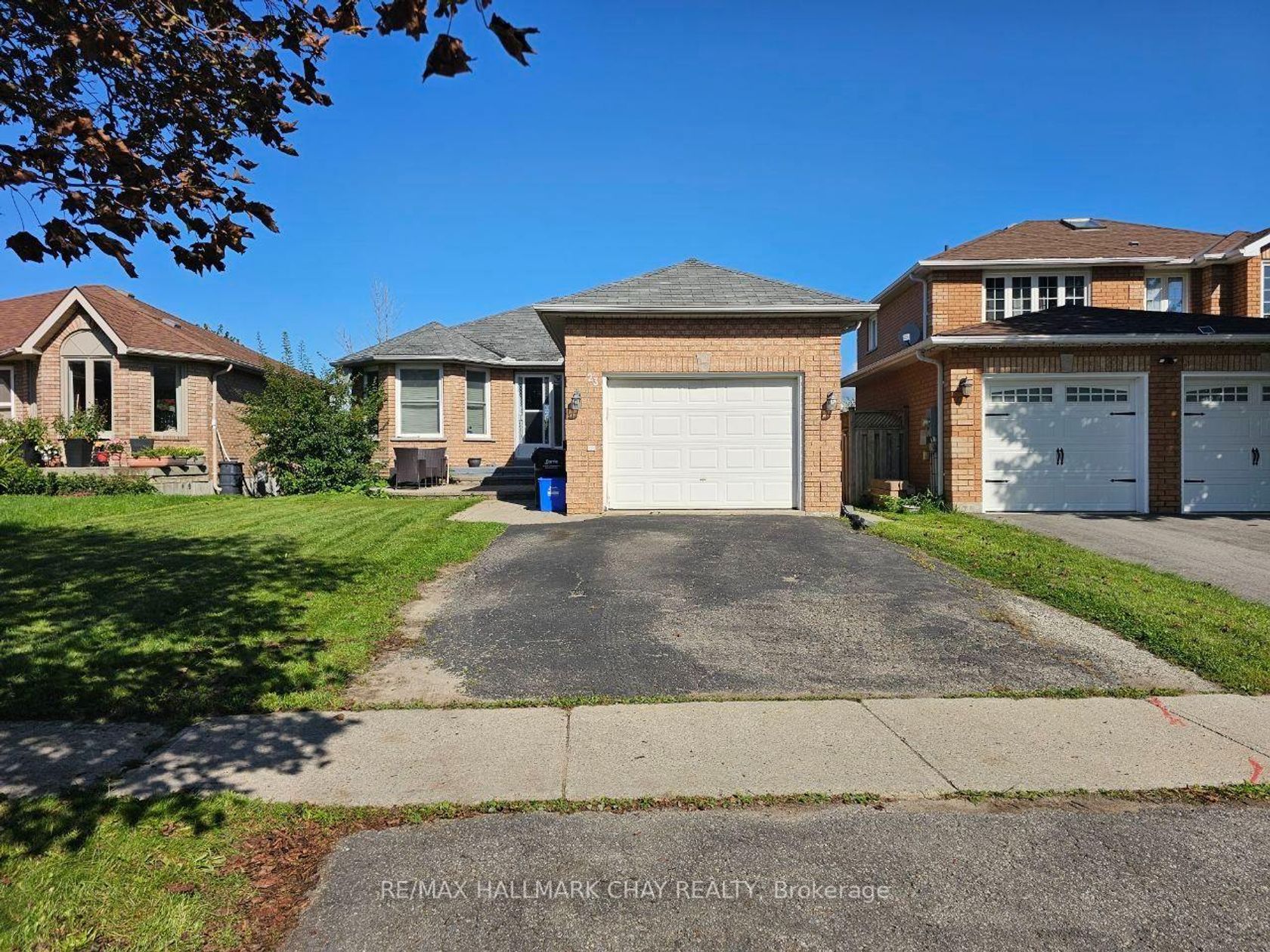 23 Morton Crescent, West Bayfield, Barrie photo number 2