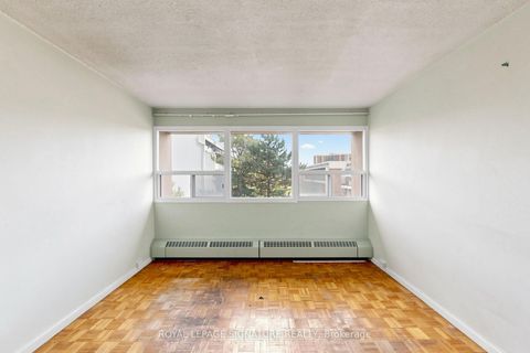 Photo 13 at 411 - 100 Leeward Glenway, Flemingdon Park, Toronto